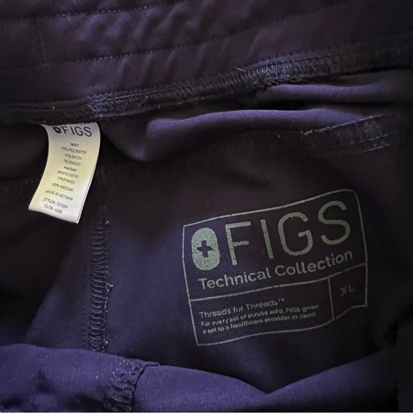 Figs Scrub Set in Deep Purple - Picture 9 of 9